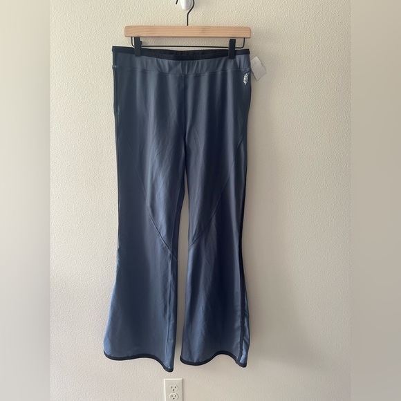 Free people movement pipe dream flare activewear yoga pants size XL - Picture 7 of 8